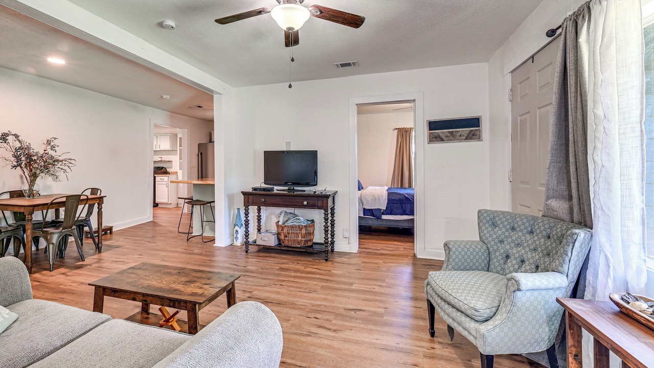 Photo of Livingroom in Aubrey