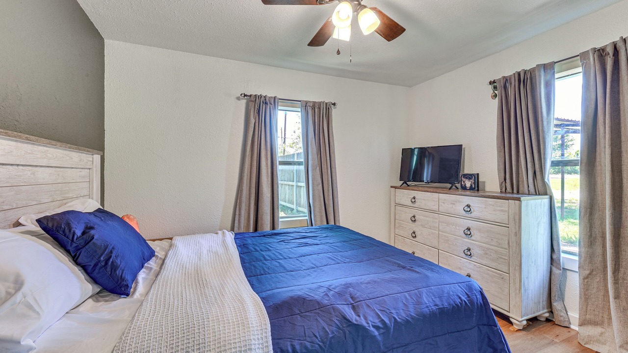 Photo of Bedroom in Aubrey