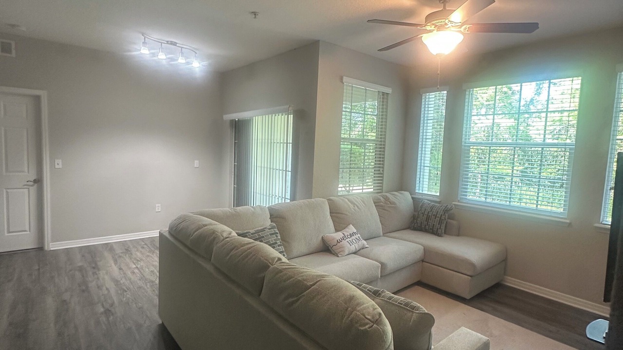 Photo of Livingroom in Bearss Plaza