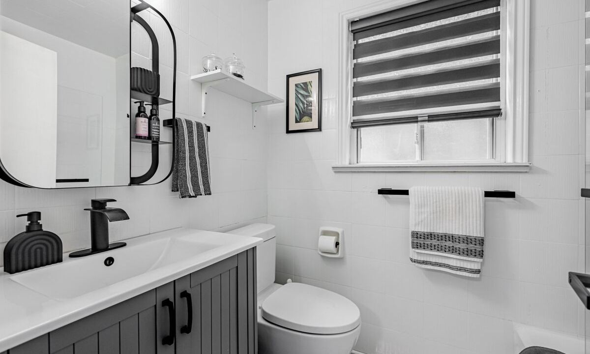 Photo of Bathroom in Lakeview