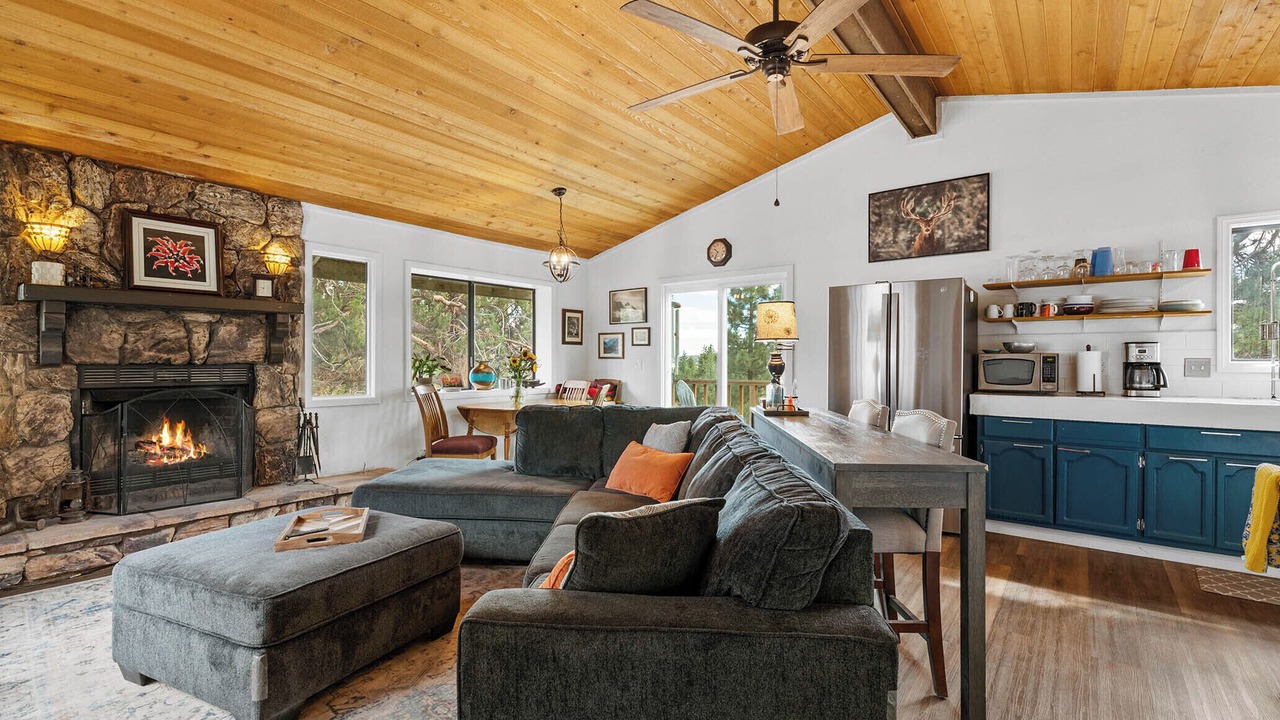 Photo of Livingroom in Big Bear