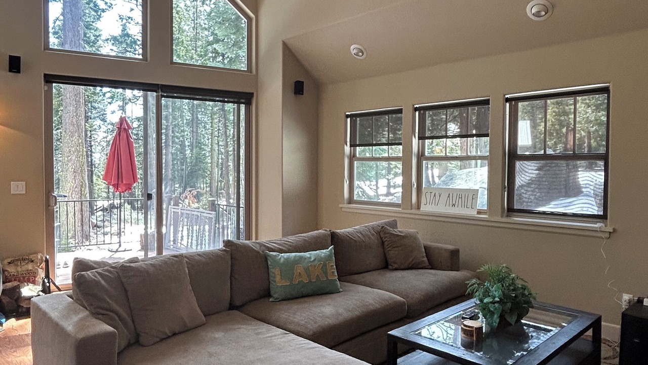 Photo of Livingroom in Emigrant Gap