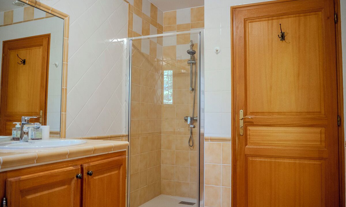 Photo of Bathroom in Saint-Etienne-les-Orgues