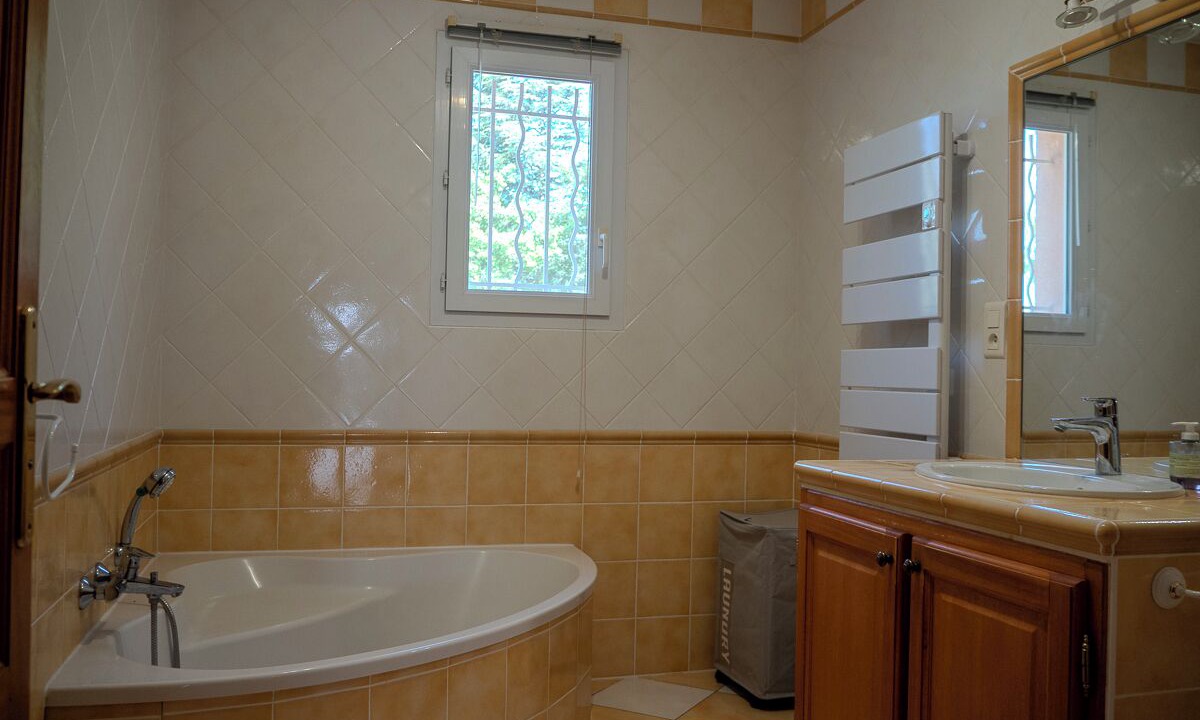 Photo of Bathroom in Saint-Etienne-les-Orgues