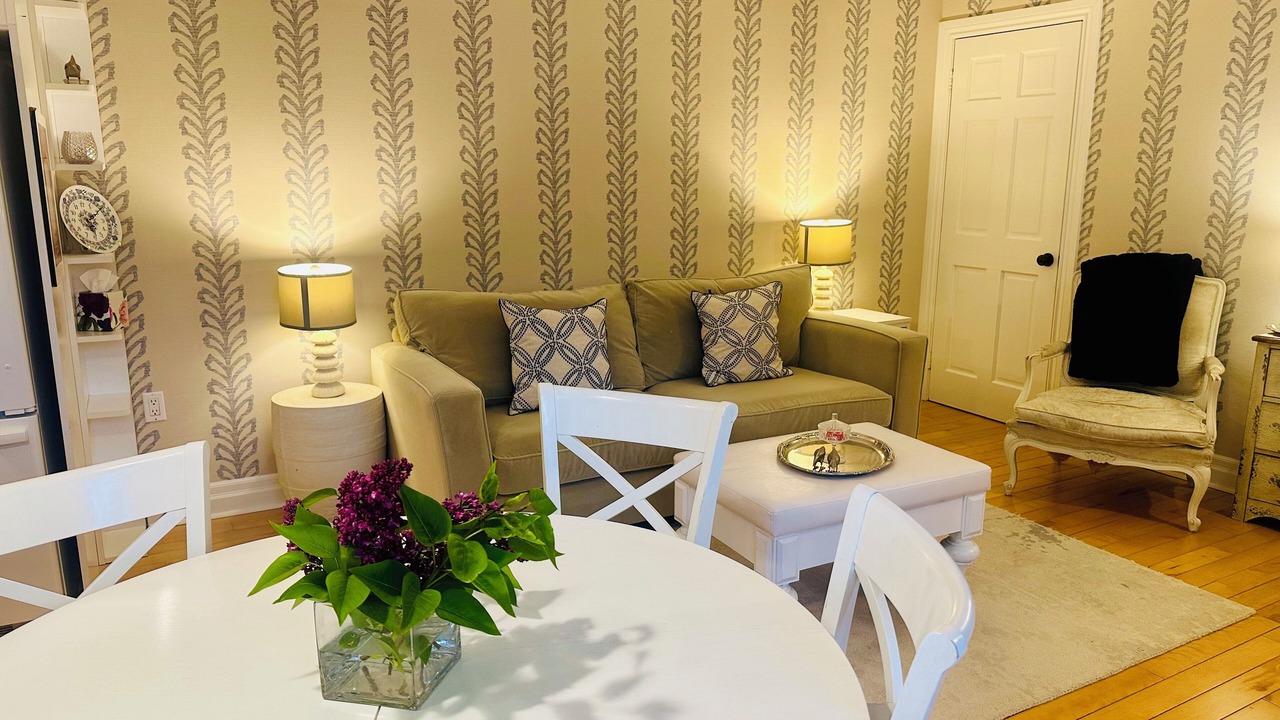 Photo of Livingroom in Amherstview