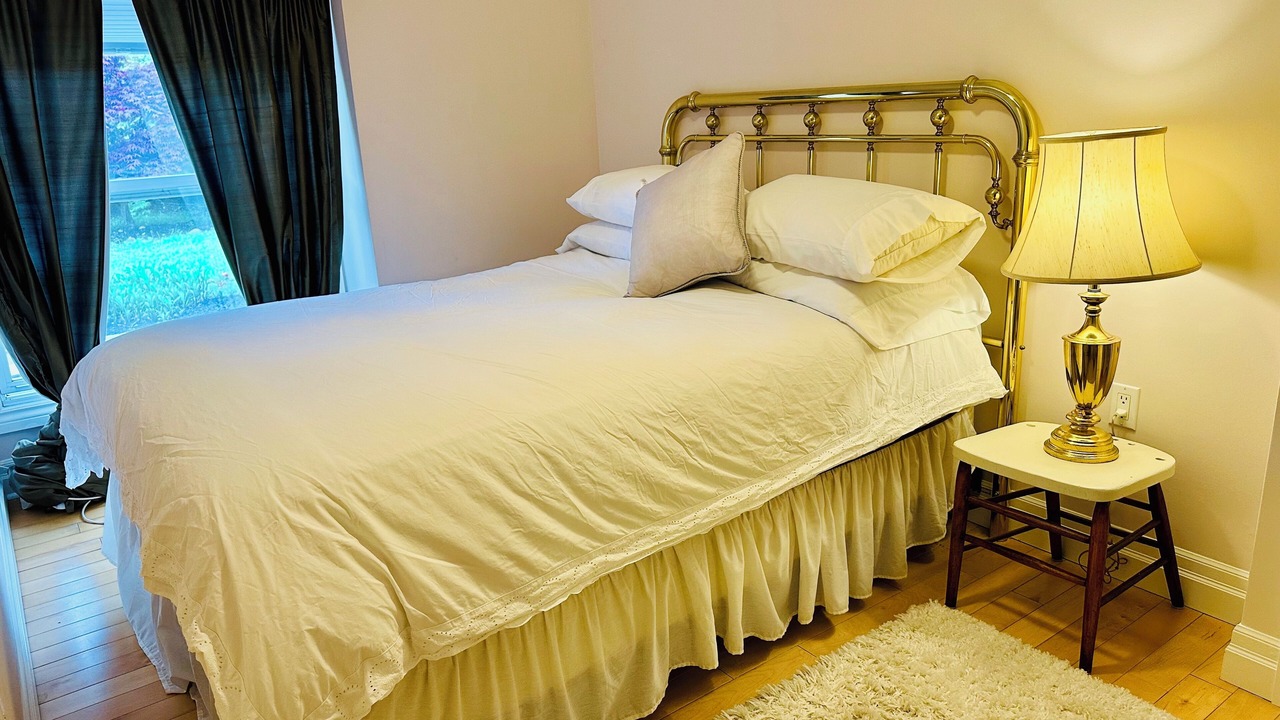 Photo of Bedroom in Amherstview