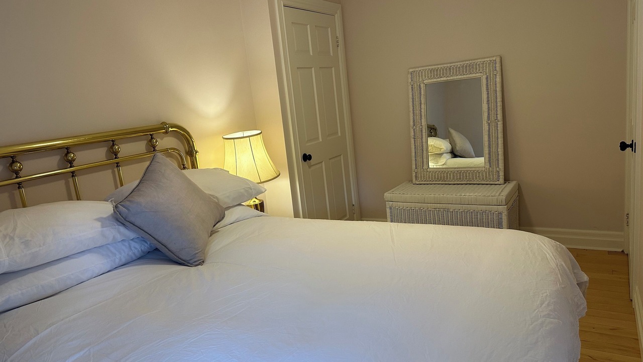 Photo of Bedroom in Amherstview