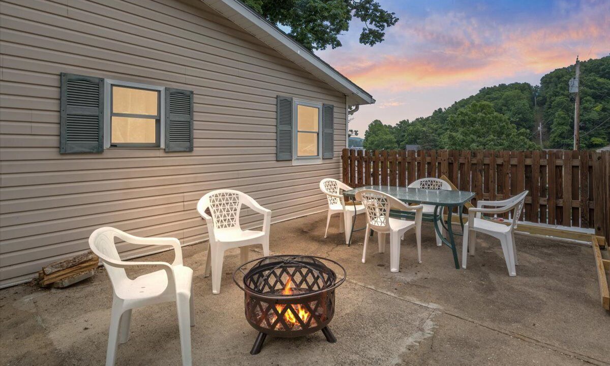 Photo of Outdoor in Roach