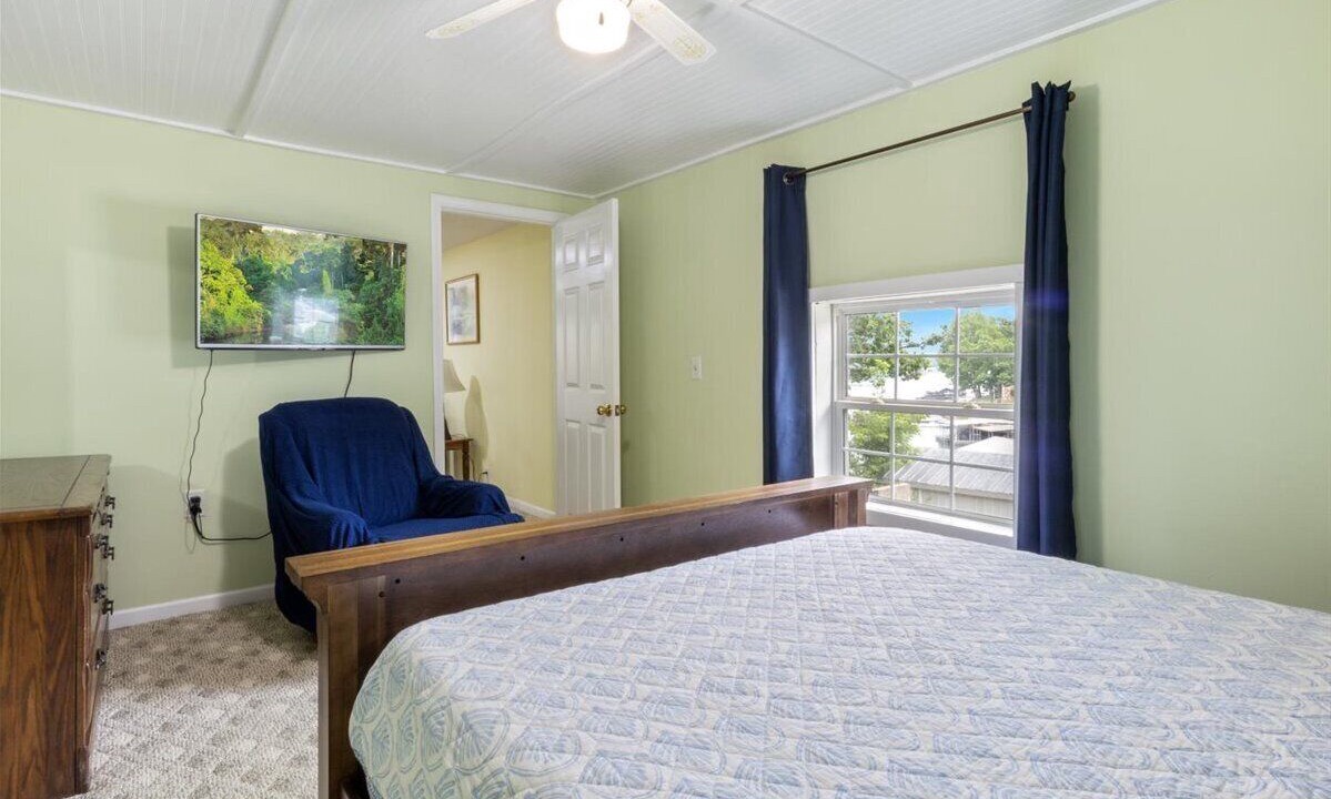 Photo of Bedroom in Roach