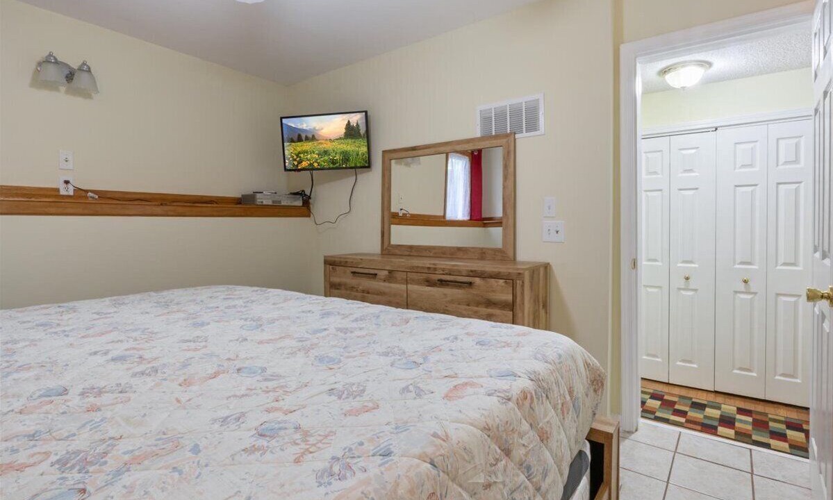 Photo of Bedroom in Roach