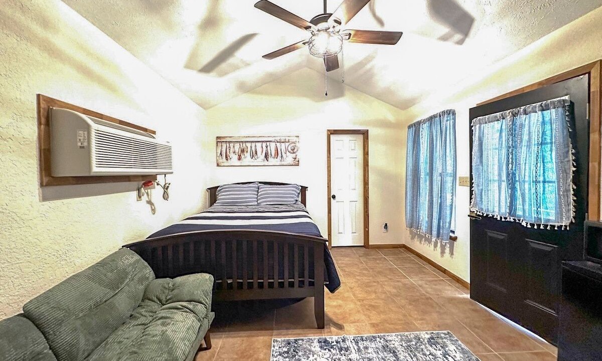Photo of Bedroom in Uvalde County