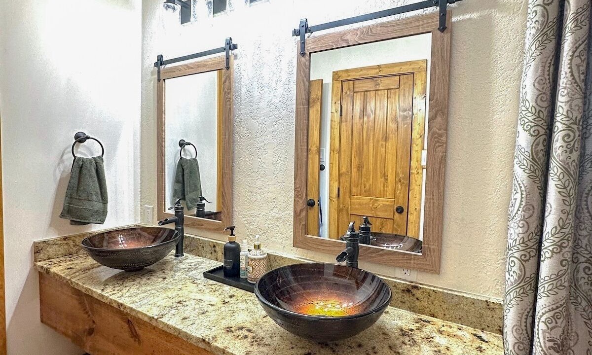 Photo of Bathroom in Uvalde County