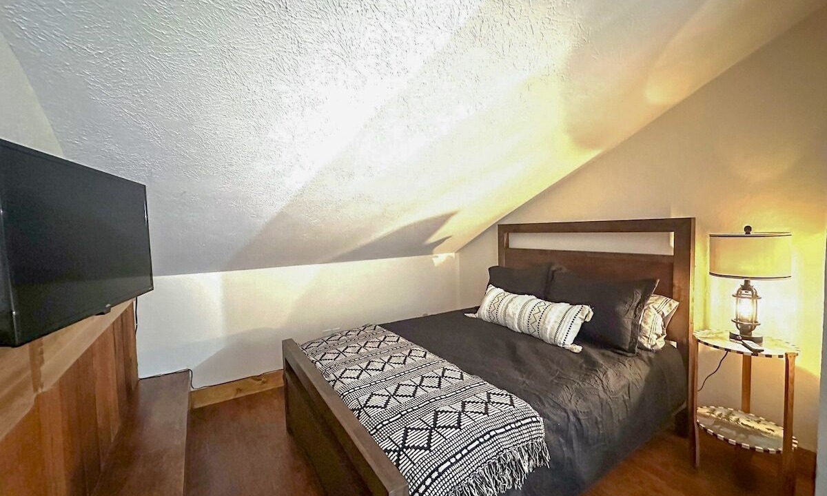 Photo of Bedroom in Uvalde County