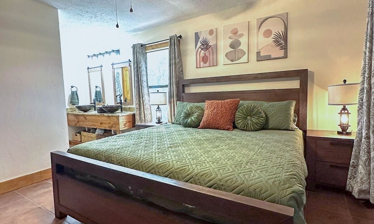 Photo of Bedroom in Uvalde County