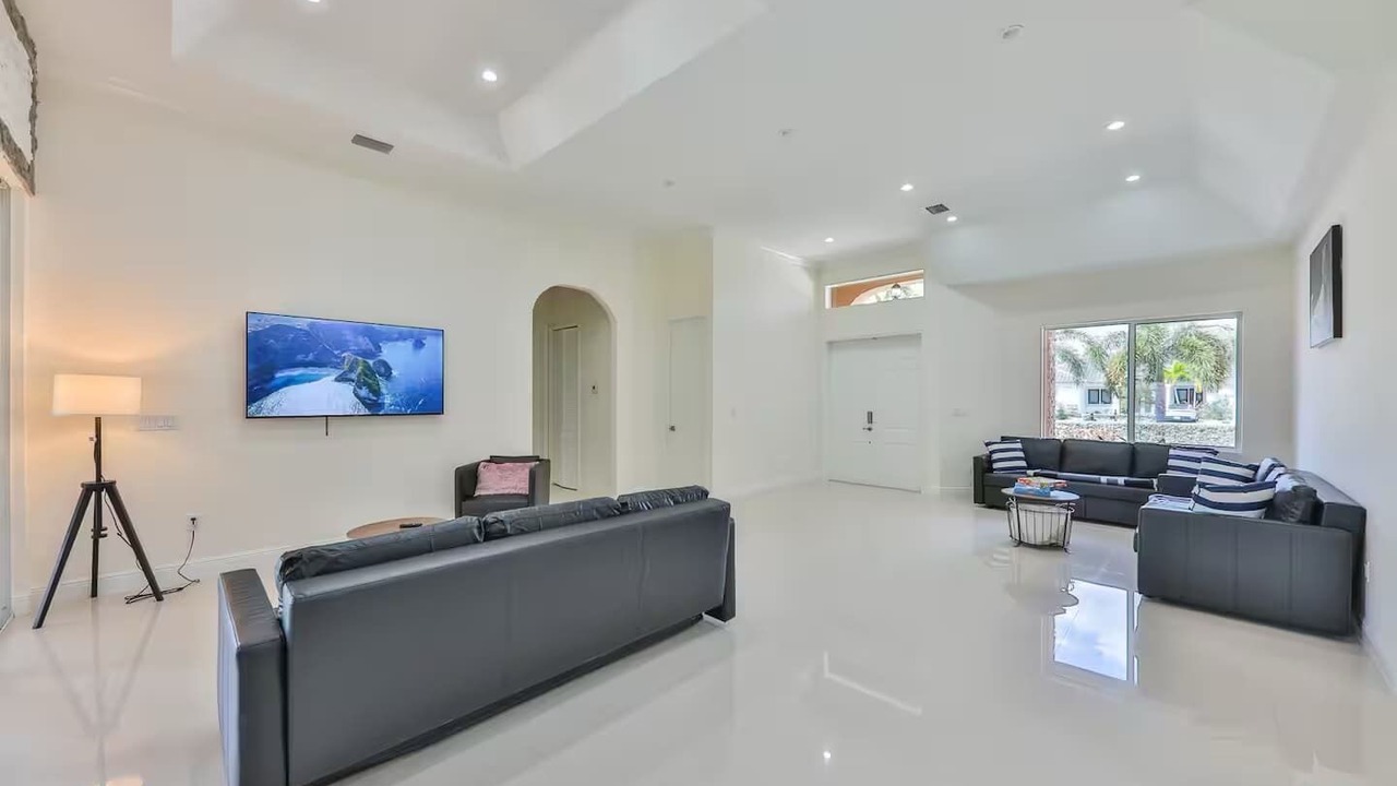 Photo of Livingroom in Davie