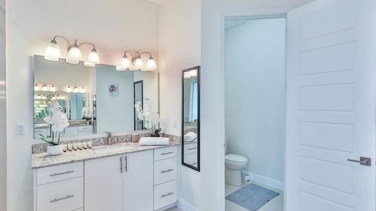 Photo of Bathroom in Davie