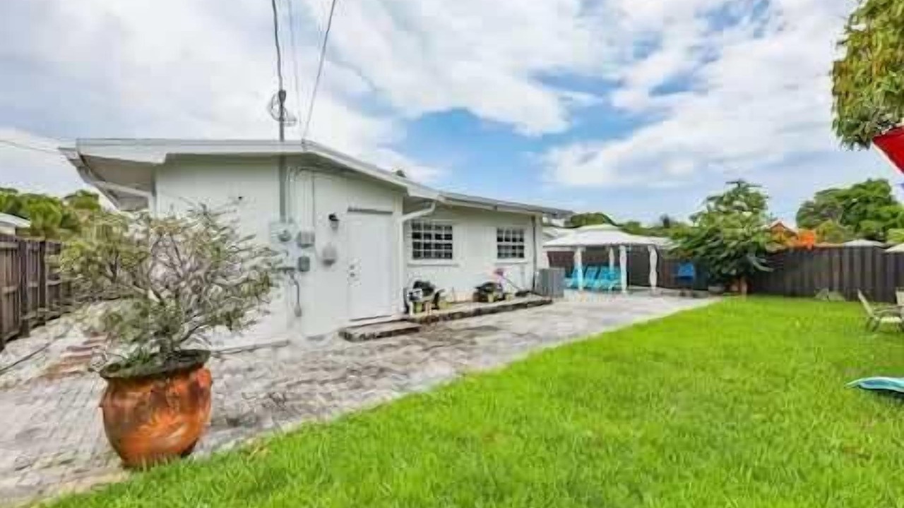 Photo of Outdoor in Hallandale Beach