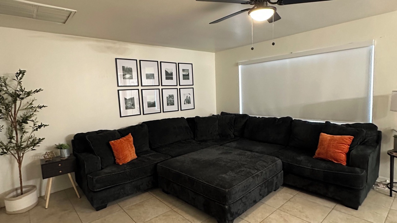 Photo of Livingroom in Thatcher