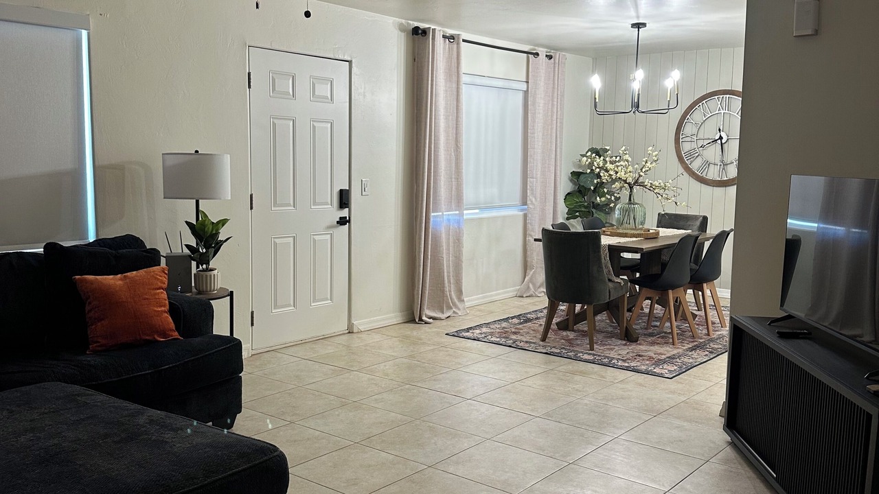 Photo of Livingroom in Thatcher
