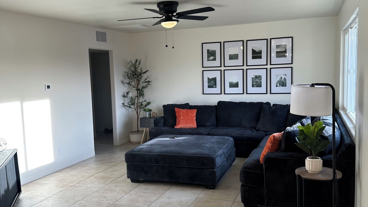 Photo of Livingroom in Thatcher