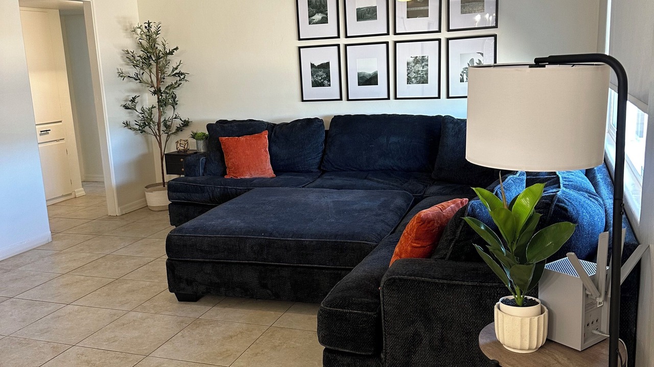 Photo of Livingroom in Thatcher