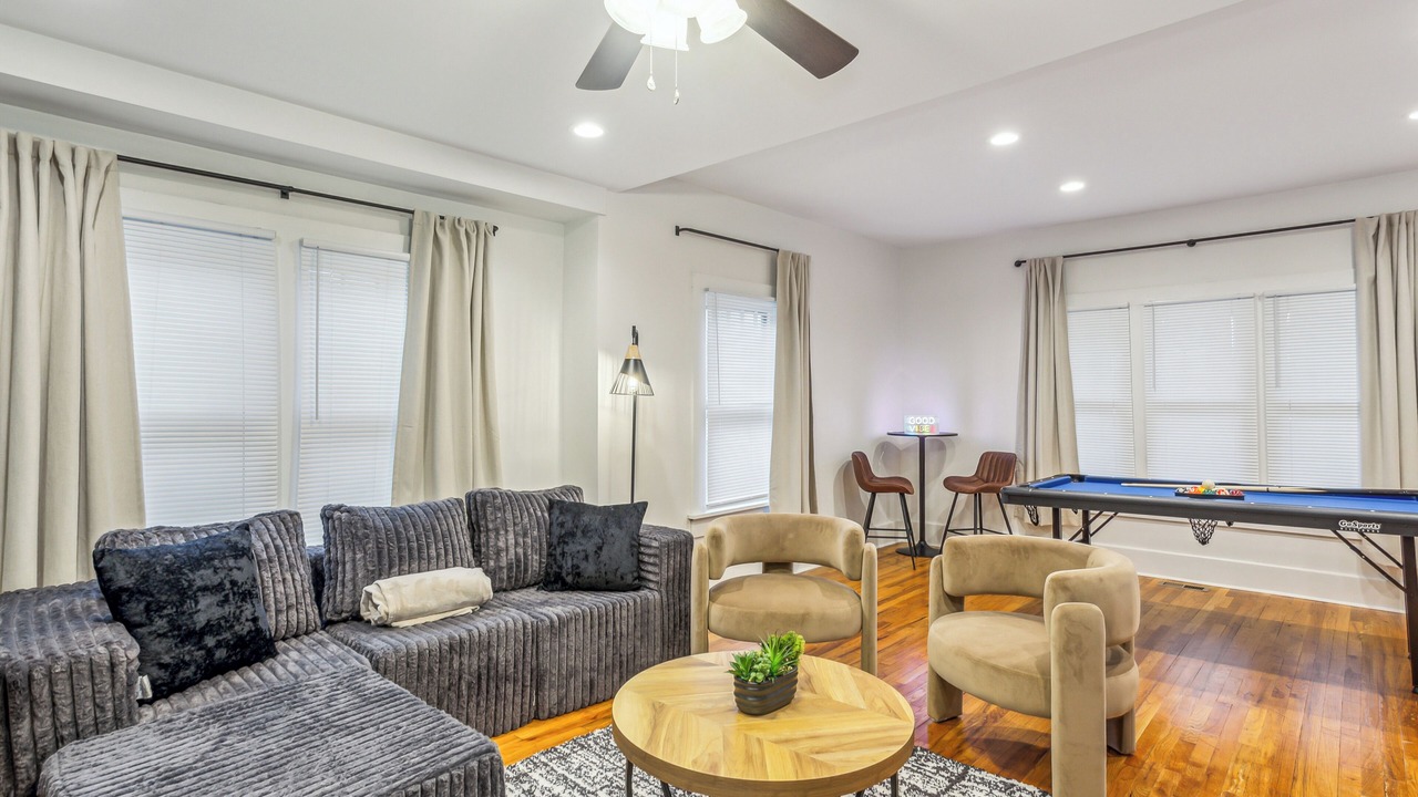Photo of Livingroom in College Hill