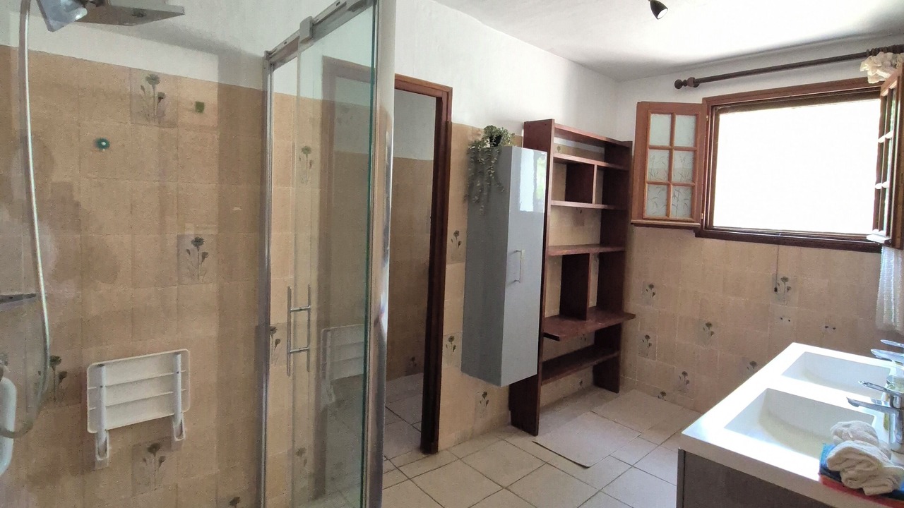 Photo of Bathroom in Cournonsec