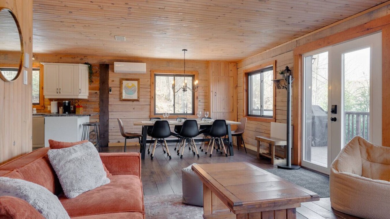 Photo of Livingroom in Amherst