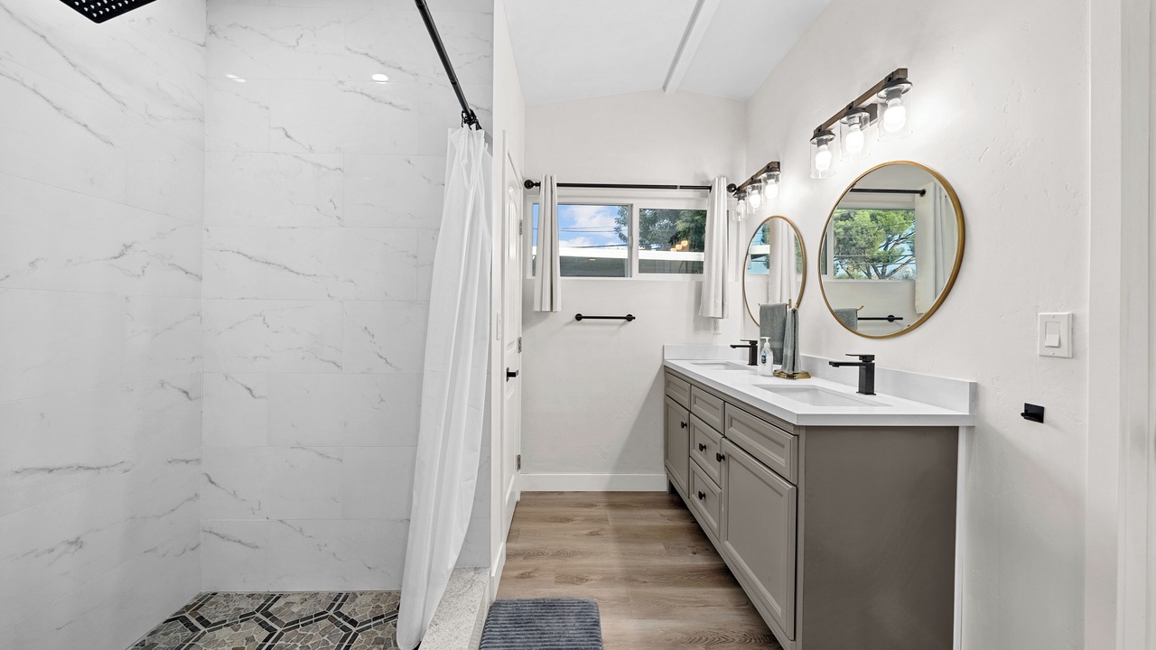 Photo of Bathroom in Lakeside