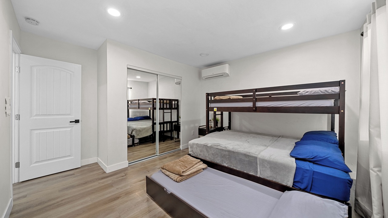 Photo of Bedroom in Lakeside