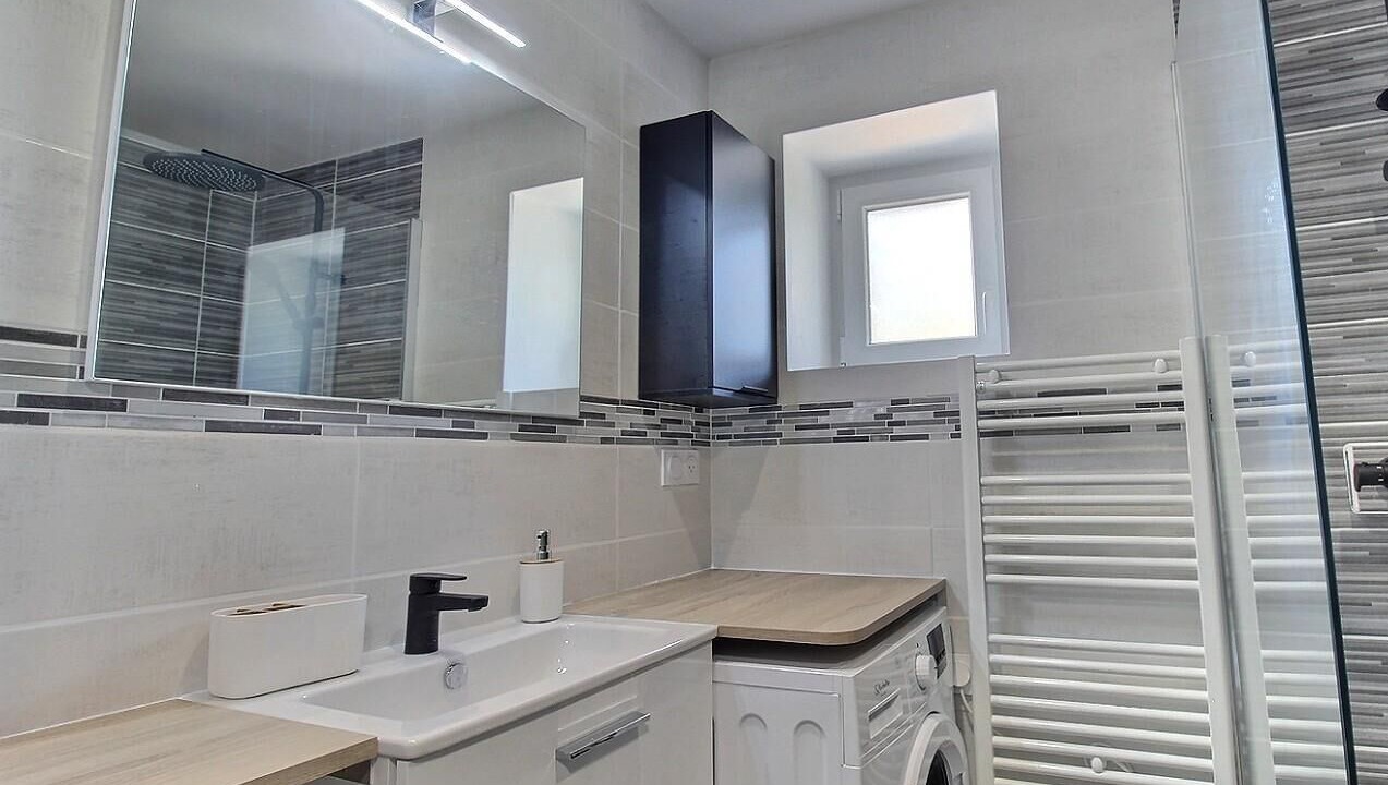 Photo of Bathroom in Plouec-du-Trieux