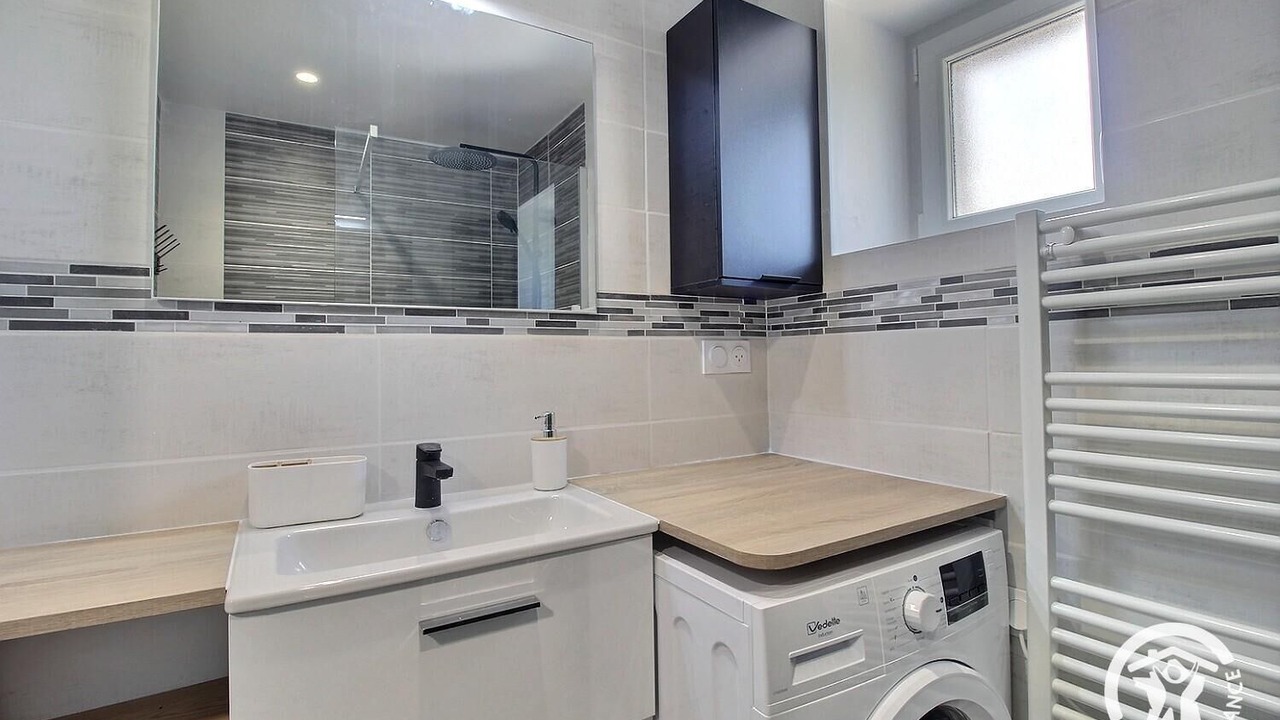 Photo of Bathroom in Plouec-du-Trieux