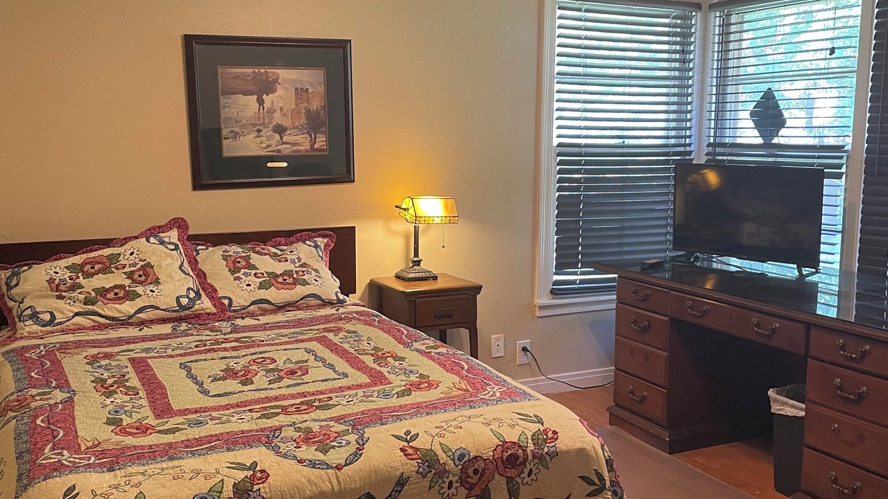 Photo of Bedroom in Flint