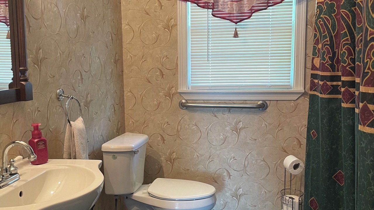 Photo of Bathroom in Flint