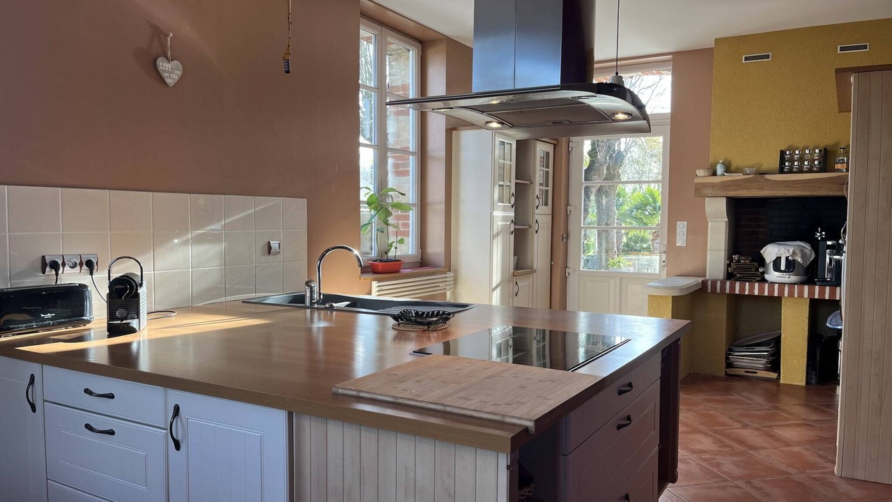 Photo of Others in Teille