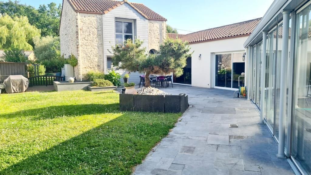 Photo of Patio Balcony in Aigrefeuille-sur-Maine
