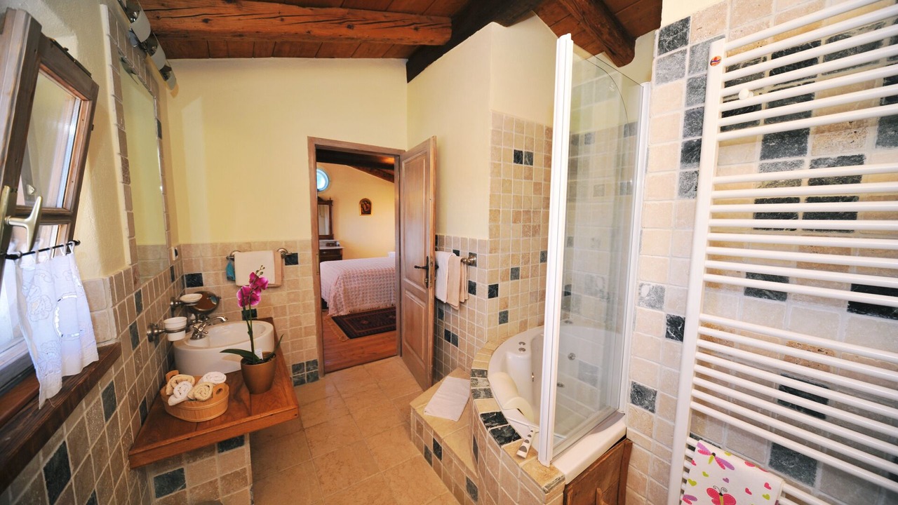 Photo of Bathroom in Sucici