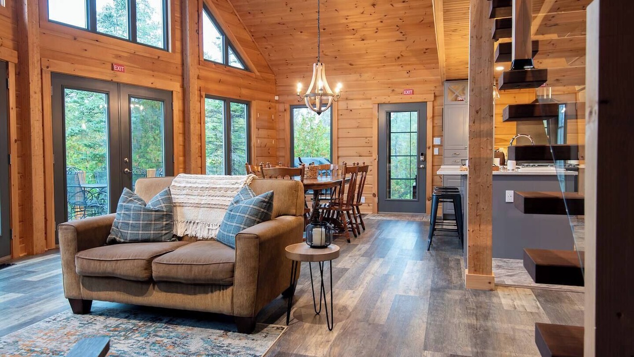Photo of Livingroom in Colpoys Bay