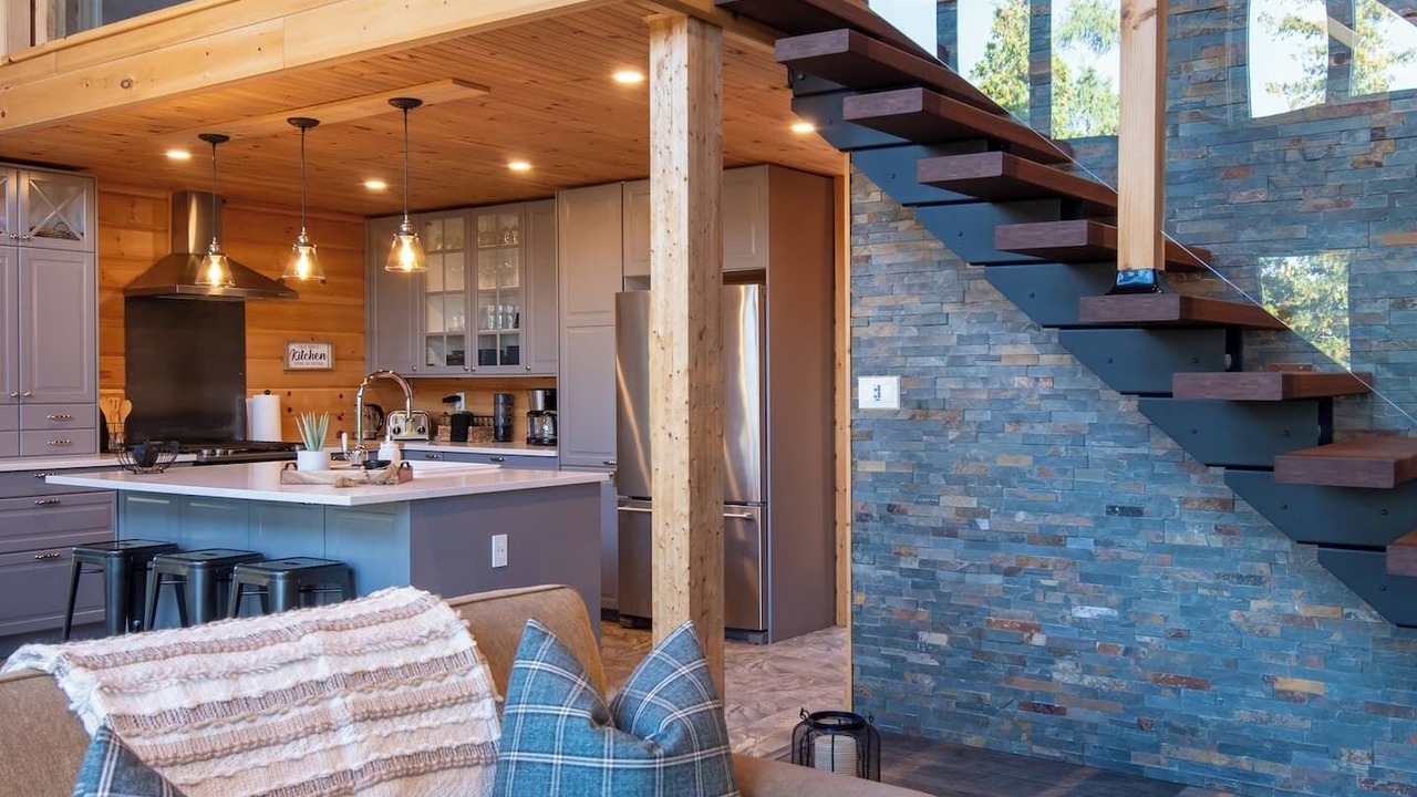 Photo of Livingroom in Colpoys Bay