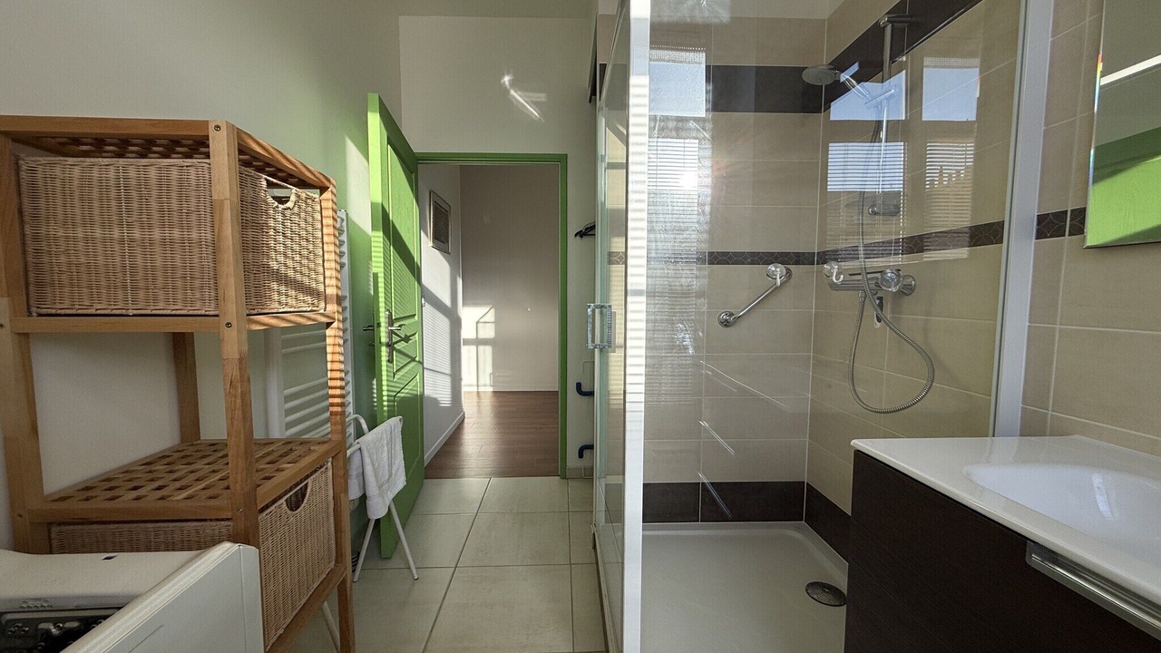 Photo of Bathroom in Bollee