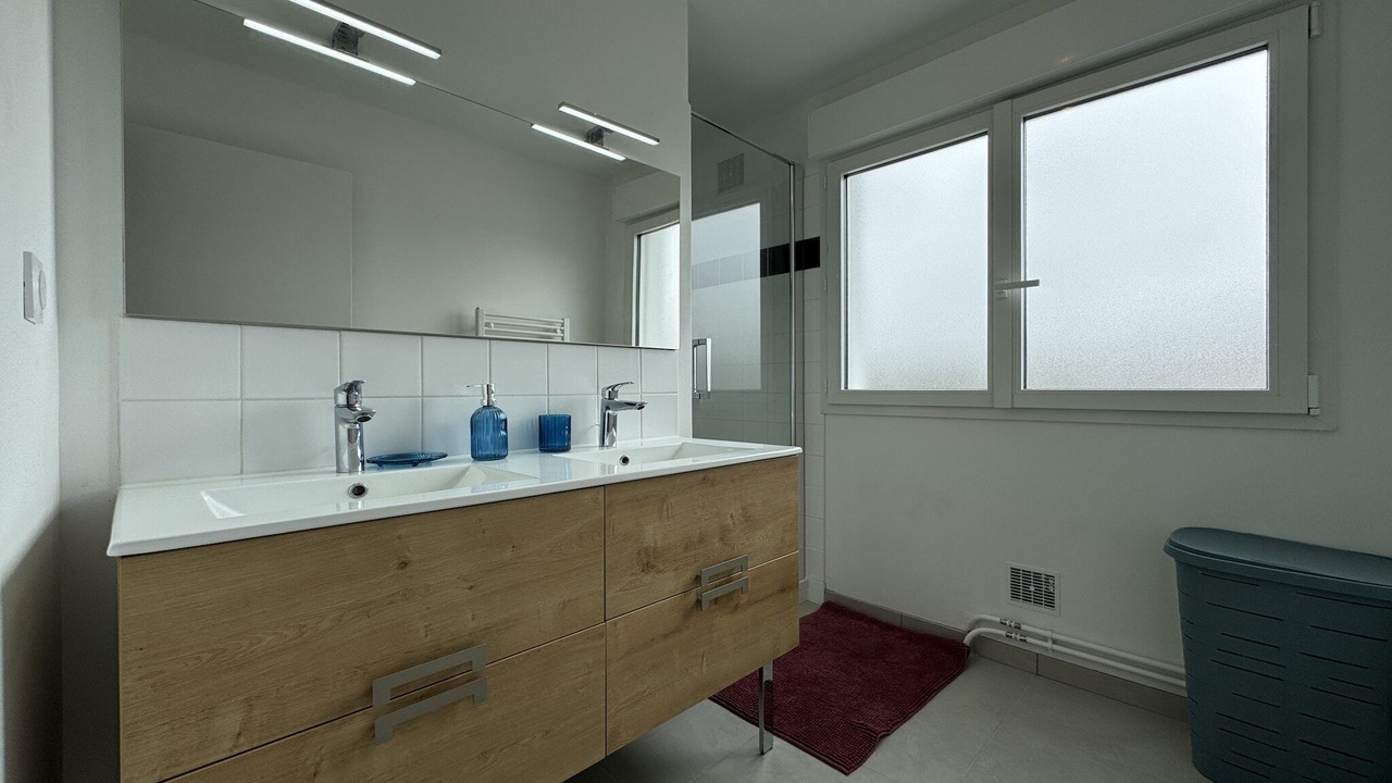 Photo of Bathroom in Miroir - Batignolles