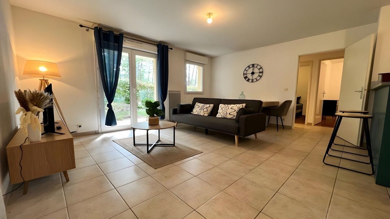 Photo of Livingroom in Pin - Vert Galant