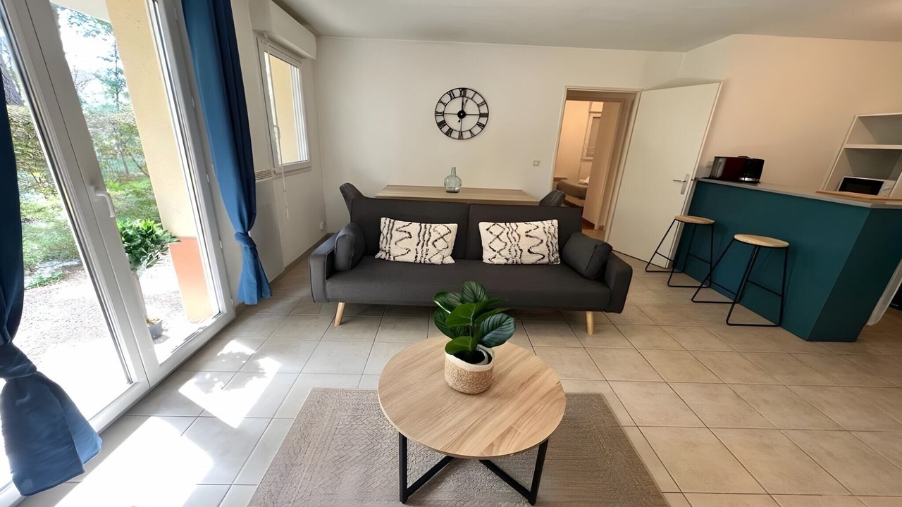 Photo of Livingroom in Pin - Vert Galant