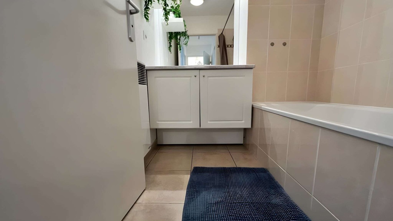 Photo of Bathroom in Pin - Vert Galant