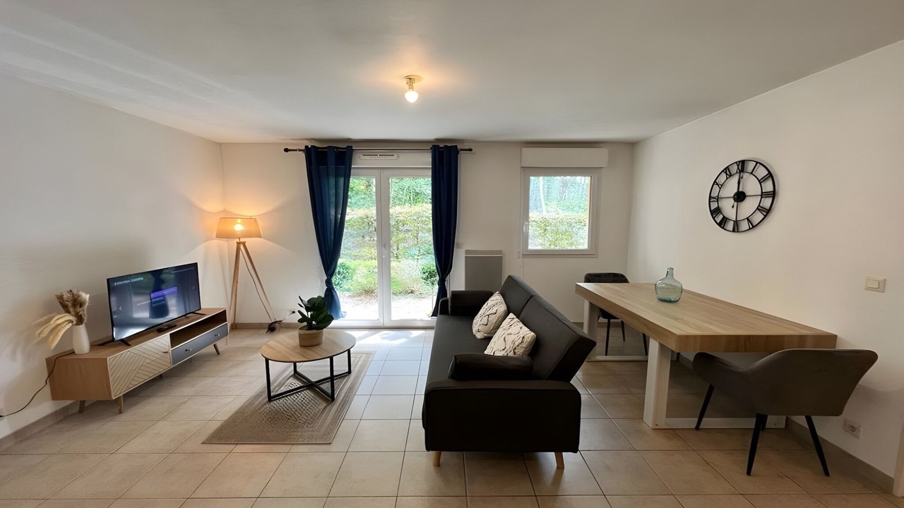 Photo of Livingroom in Pin - Vert Galant