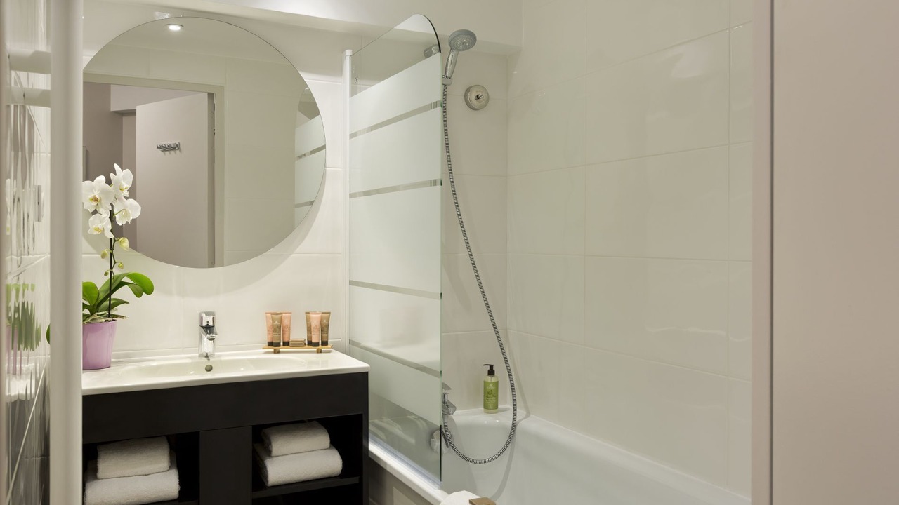 Photo of Bathroom in Porte-Dauphine