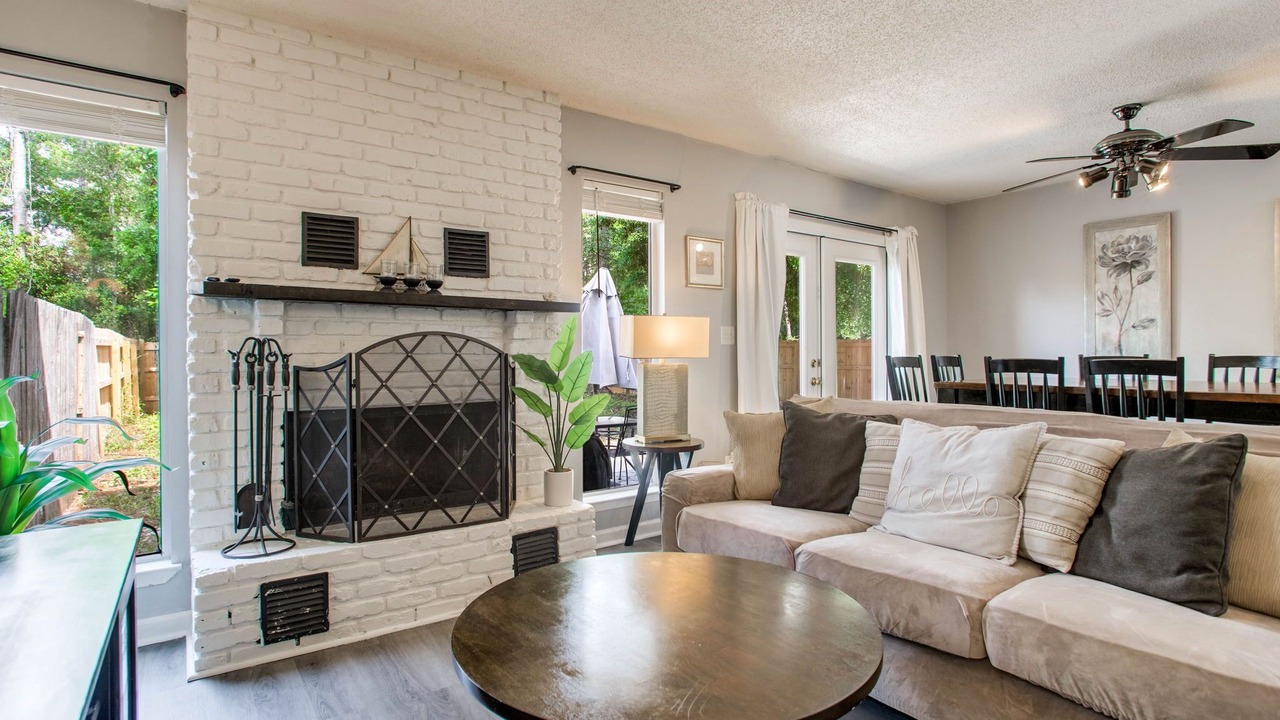 Photo of Livingroom in Ono Island