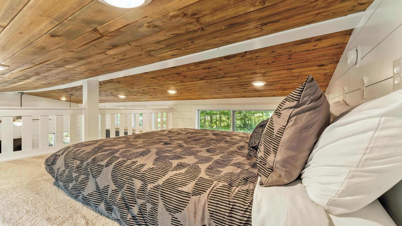 Photo of Bedroom in Menlo