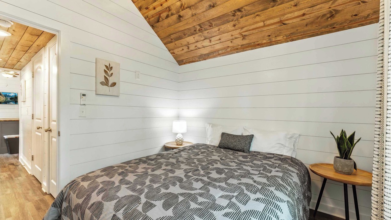 Photo of Bedroom in Menlo