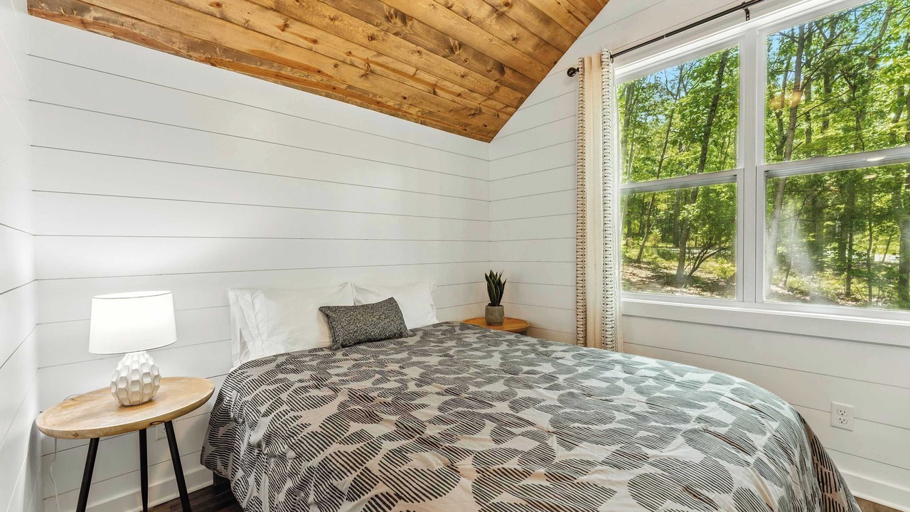 Photo of Bedroom in Menlo